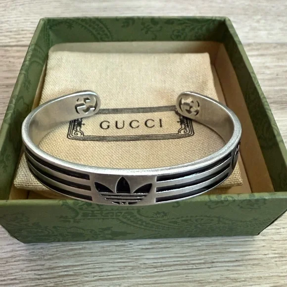 Gucci x Adidas
Enamel Striped Cuff Bracelet - Picture 1 of 4